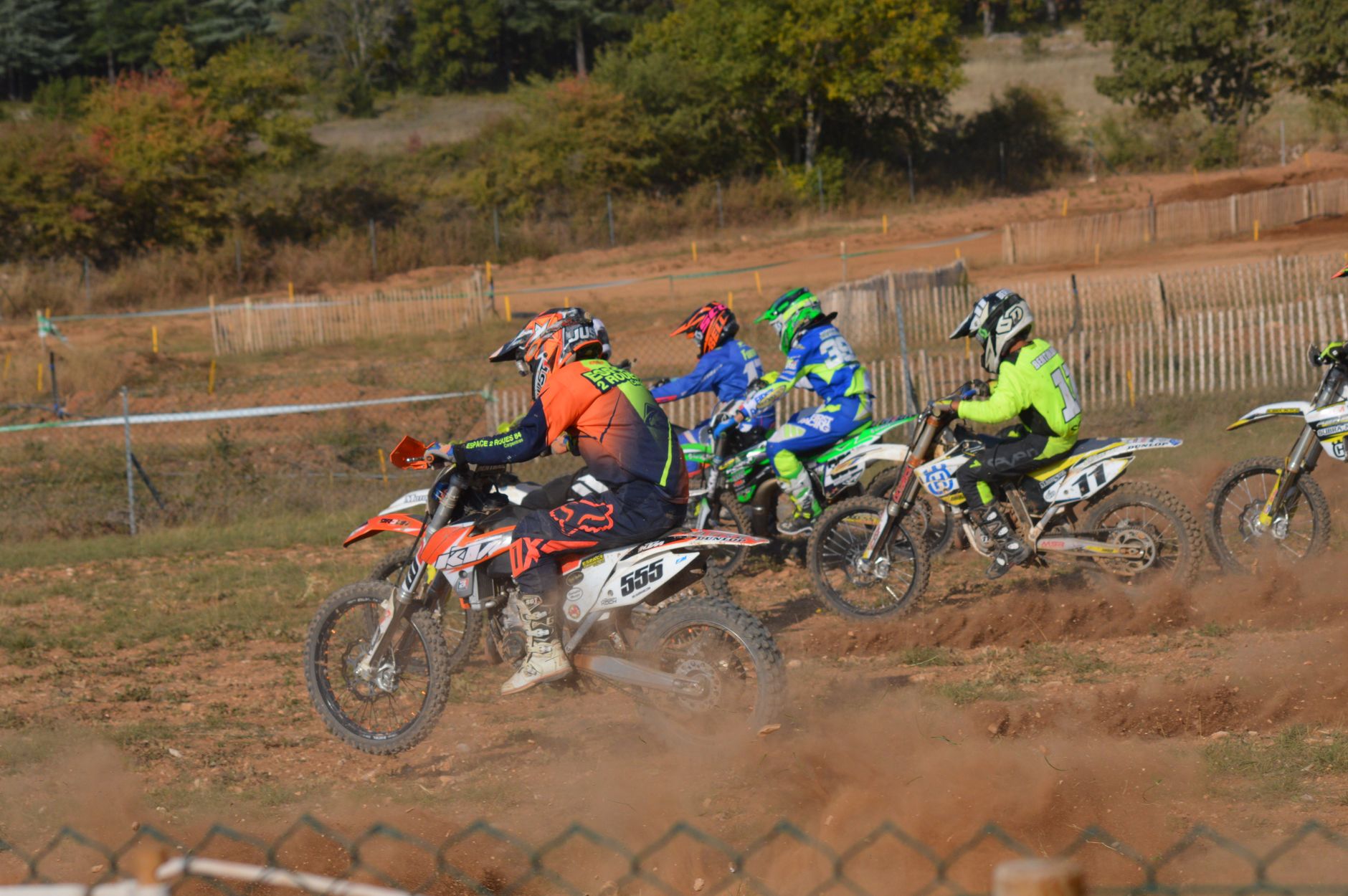 Marques moto cross : quelles différences pour bien choisir ?