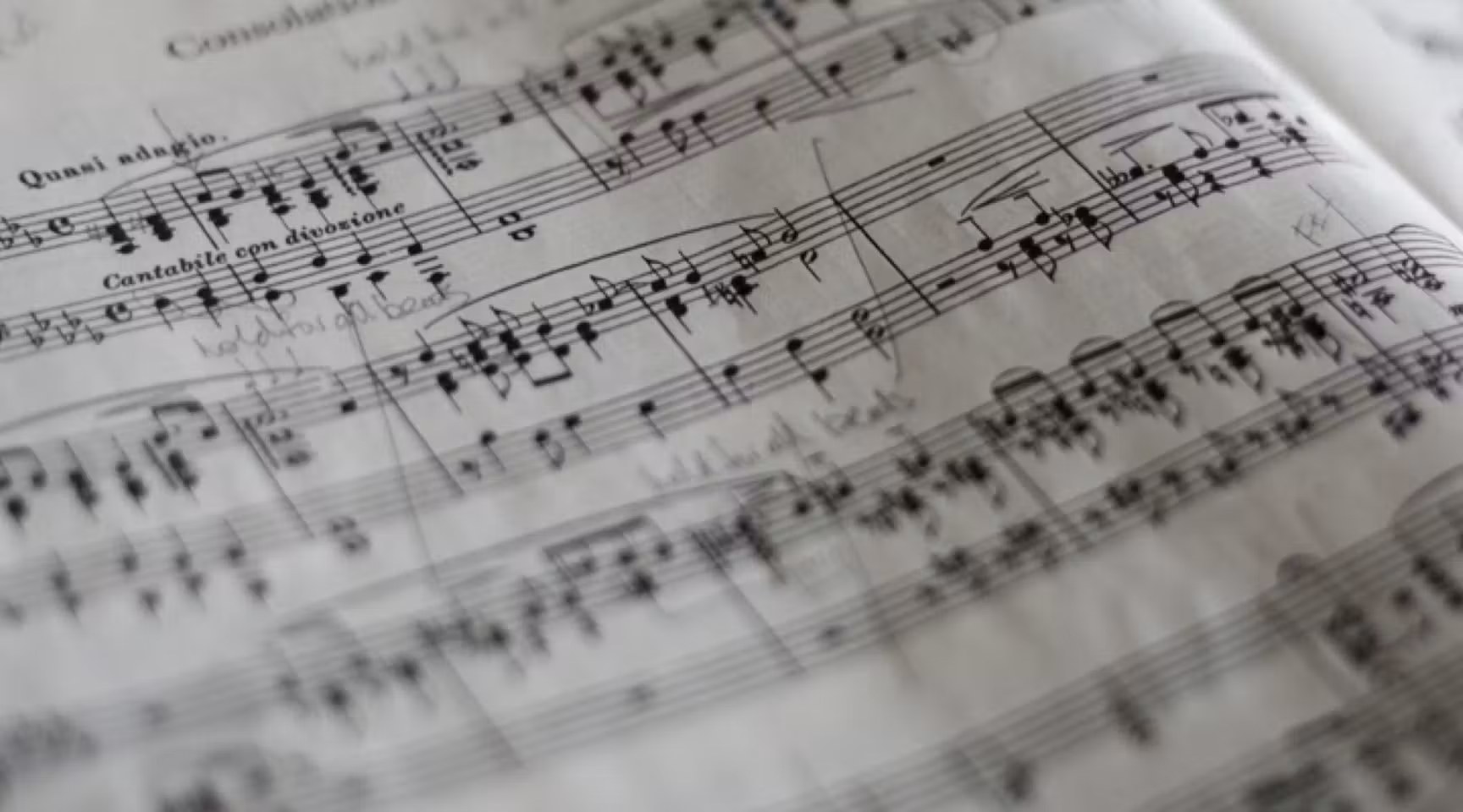Notes de musique : noms, lettres, portée et durées expliqués simplement